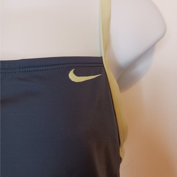 Nike Athletic Dri-Fit Crossback Top Size Medium - Picture 5 of 5